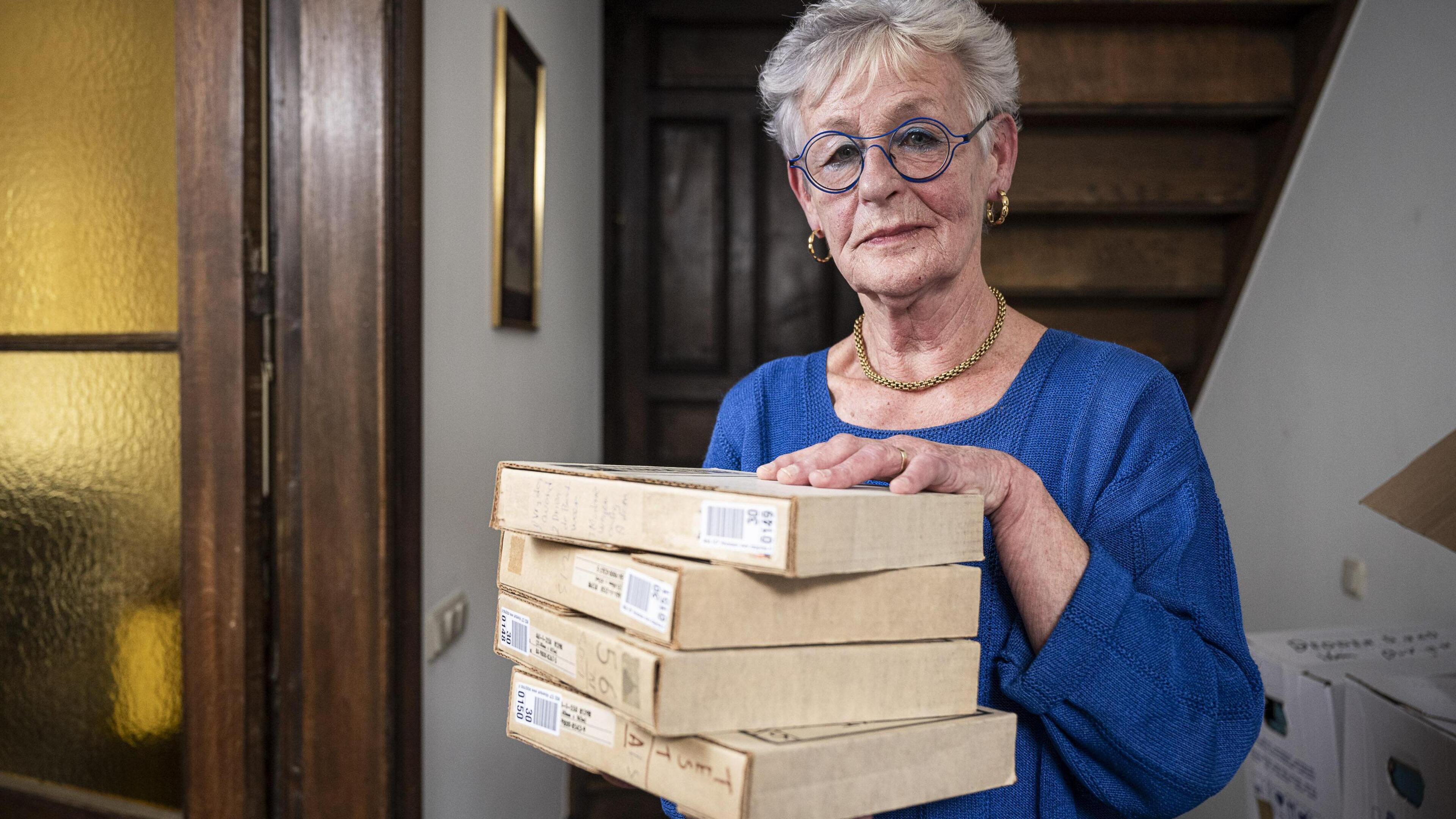 Archief lokale omroep Melick-Herkenbosch verhuist van een kelder in Thorn naar Beeld en Geluid in Hi